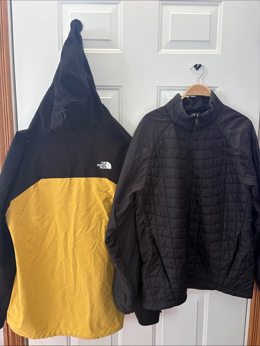 The North Face Venture 2 Rain Jacket Men’s Black and Yellow Hooded Raincoat